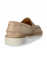 Mocassini in suede beige chiaro con suola in gomma bianca a contrasto, caratterizzati da dettagli cuciti e un design con tacco rialzato.