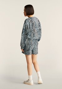 Freddy Pantaloncini sportivi - leopard animalier on blue