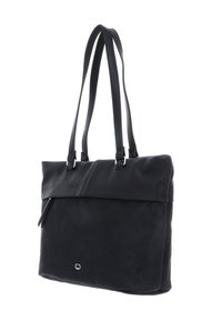 Borsa tote nera con una sezione inferiore texture e una patta superiore liscia. Presenta due manici a spalla e un comparto con zip.