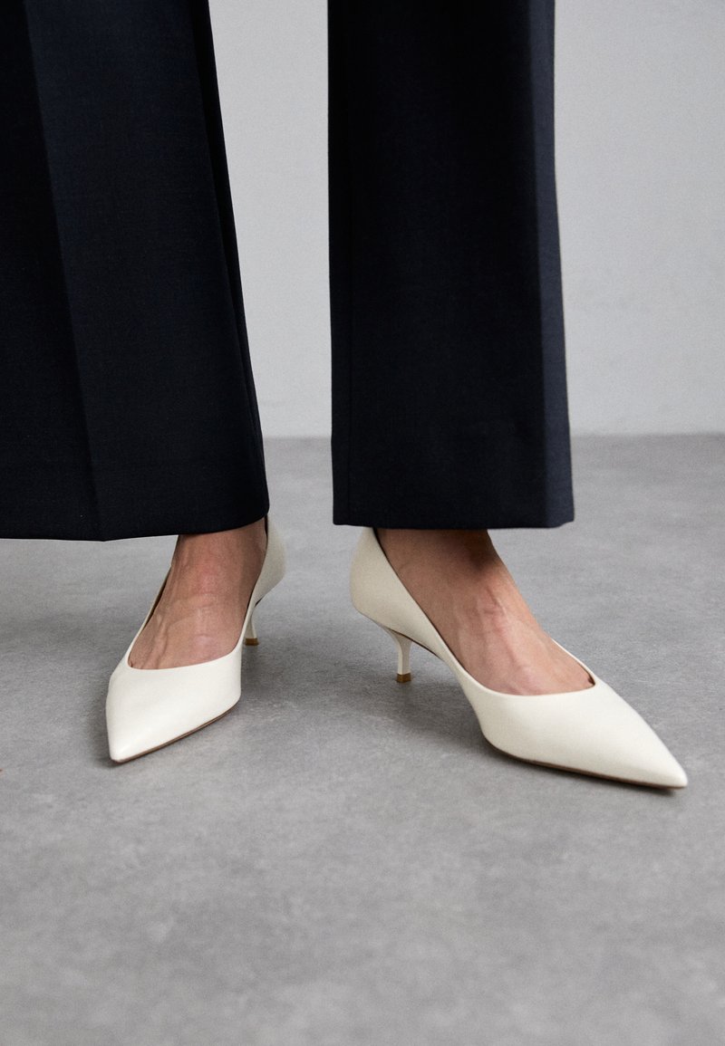 Stuart Weitzman POWER - Klasiski papēži - cream