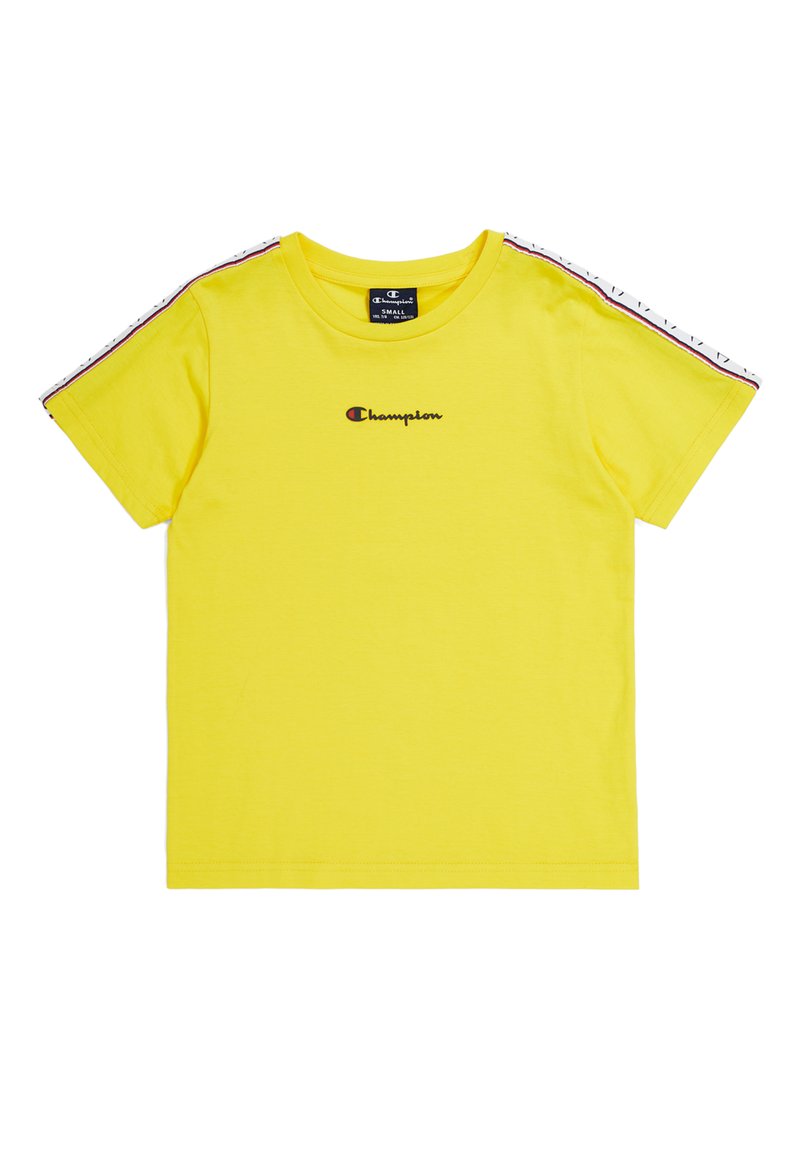 Camiseta de algodón amarilla con mangas cortas y cuello redondo. Presenta bandas en los hombros de color contrastante y el logo bordado "Champion" en el pecho.