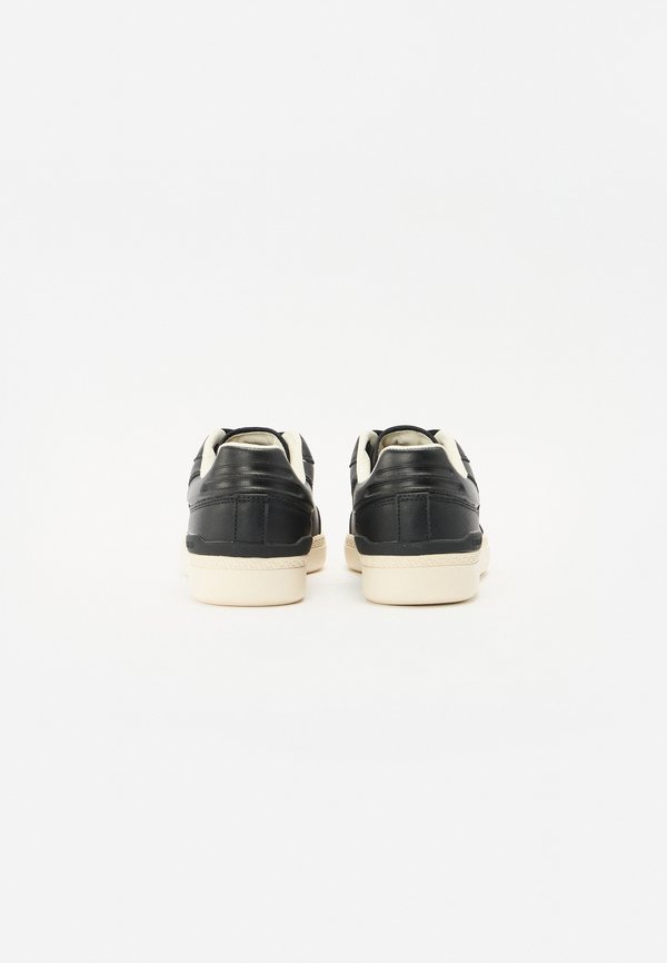 PYPER ACTION - Trainers4