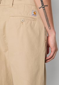 Carhartt WIP CALDER PANT - Kalhoty - beige