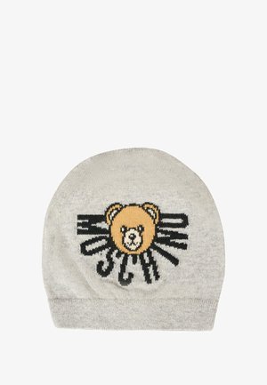 Beanie grigio lavorato a maglia con un design di faccia d'orso in beige e dettagli neri, con linee nere che si irradiano verso l'esterno dall'orso.