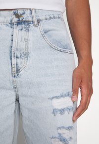 Jaded London BUSTED CLOSSUS - Vaqueros boyfriend - bleach wash