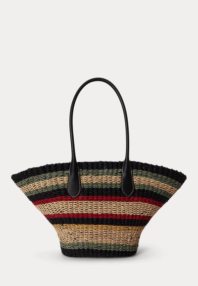 Πλεκτή τσάντα από άχυρο με ευρύ, φαρδύ σχήμα, οριζόντιες ρίγες σε μαύρο, πράσινο, κόκκινο και κοκκινωπό καφέ και λεπτές μαύρες δερμάτινες λαβές.