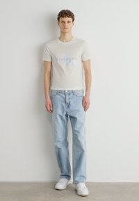 Calvin Klein Jeans SEASONAL MONOLOGO TEE - Marškinėliai su spaudiniu - ivory