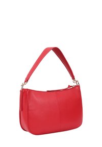 Rode leren schoudertas met een stevige textuur, gebogen vorm en een enkele schouderband. Voorzien van gouden hardware en een ritssluiting.