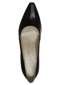 Escarpin noir en cuir, à talon haut et à bout pointu, avec une surface lisse et une doublure beige douce, présentant un logo embossé subtil sur la semelle intérieure.