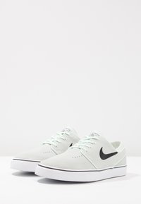 Nike SB ZOOM STEFAN JANOSKI Trainers barely green/black/mint