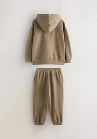 Unselected, brown