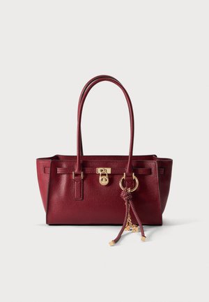 MICHAEL Michael Kors, HAMILTON MODERNE SHOULDER - Дамска чанта - deep red