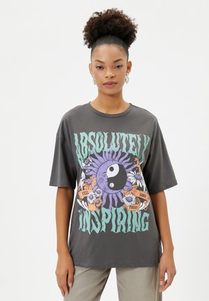 PRINTED RELAX CUT SHORT SLEEVE CREW NECK WASHED EFFECT - T-Shirt print - grey