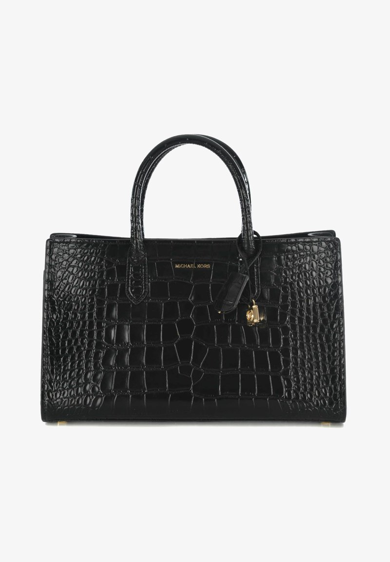 Borsa a tracolla in pelle nera con texture a coccodrillo, dotata di doppi manici, hardware dorato e un piccolo cartellino. Forma rettangolare.