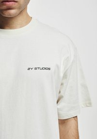 2Y Studios AMOR - Triko s potiskem - off white