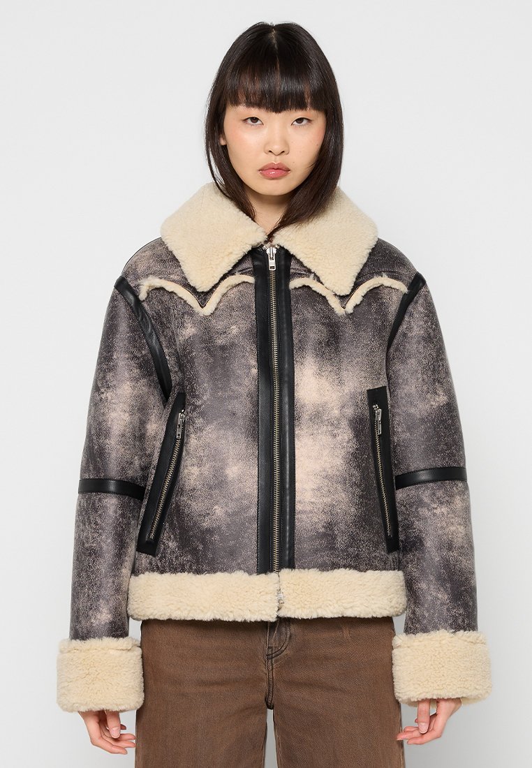 STAND STUDIO Imitatieleren jas grijs