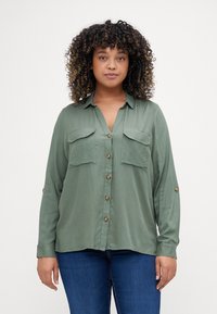 Vero Moda Curve VMBUMPY SHIRT NEW - Overhemdblouse - laurel wreath