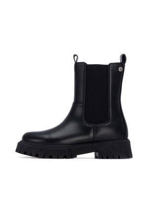 Botas de tobillo negras con un exterior de cuero liso y paneles laterales de elastano. Presentan una suela de goma gruesa con un patrón para mayor tracción.