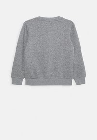 Felpa grigia, in misto cotone, con collo a girocollo ribattuto, maniche lunghe, polsini e orlo ribattuti, texture liscia, colore uniforme senza motivi.