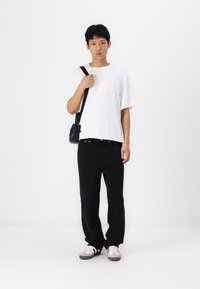 Only & Sons ONSFADE LOOSE BOX - Loose-jeans - washed black