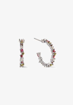 Boucles d'oreilles en argent en forme de créoles présentant des pierres précieuses colorées disposées de manière harmonieuse, avec une finition lisse et un fermoir à tige sécurisé.