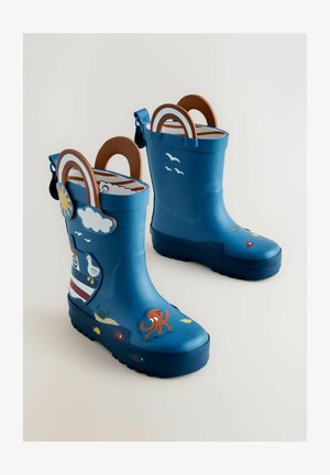 Cizme de ploaie din cauciuc albastru cu modele jucăușe cu tematică marină, inclusiv un caracatiță și pești, mânere maro și talpă texturată.