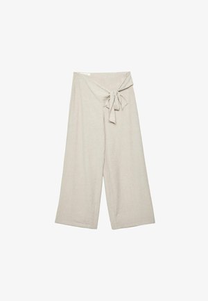 Beige wijde broek met hoge taille, vooraan een strikceintuur en een geplooide structuur, op een witte achtergrond.