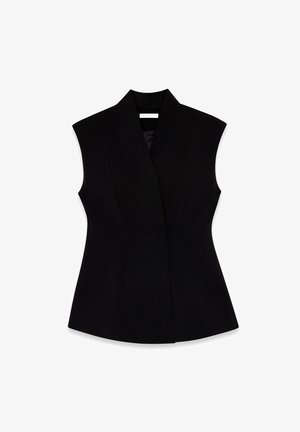 Melnā bezpiedurkņu veste ar augstu apkakli, pieguļošs dizains un gluda tekstūra. Izceļas ar apvīšanas stilu un tīrām šuvēm visā.