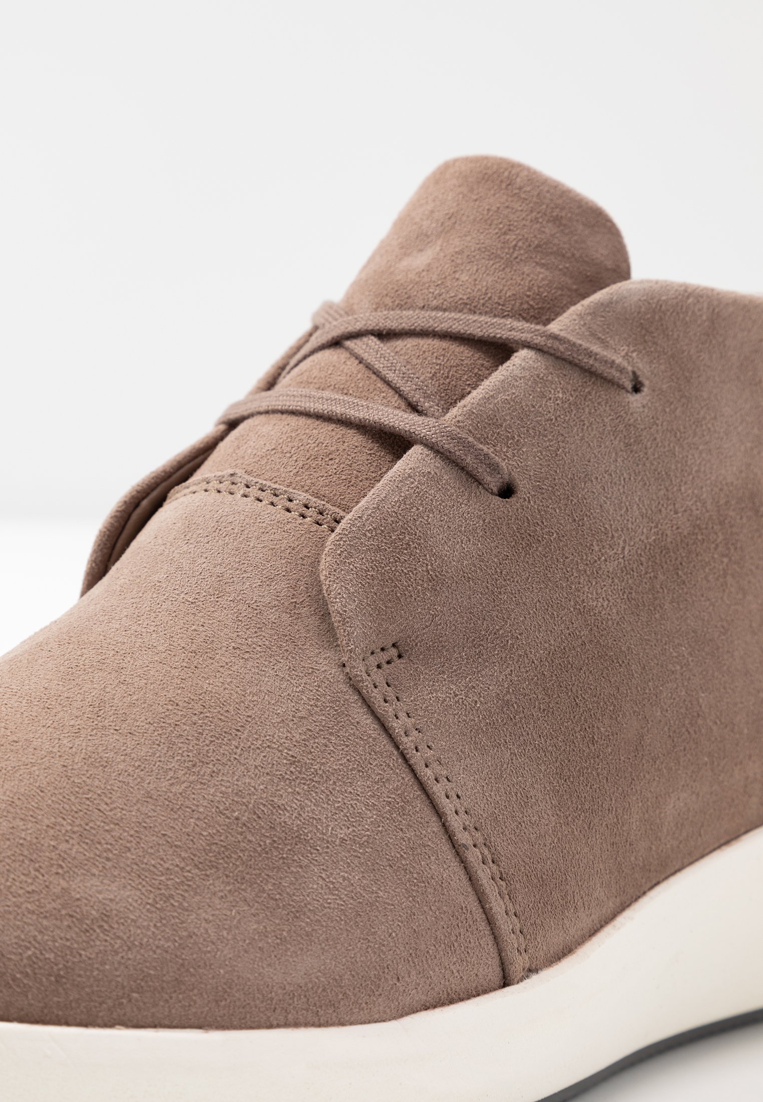 clarks rio flower metallic