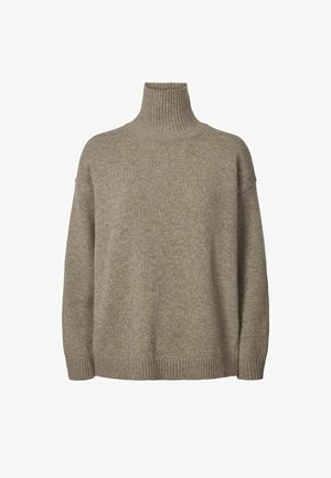 Beige gestrickter Rollkragenpullover mit langen Ärmeln, gerippten Bündchen, Saum und hohem Kragen, auf weißem Hintergrund präsentiert.