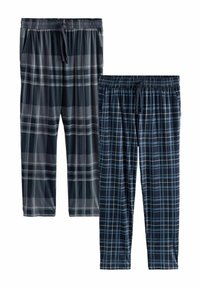 Kaksi paria miesten pyjama-housuja, joissa on tummansiniset ja harmaat ruutut välipinnat, elastinen vyötärö ja nauha, sekä pehmeä ja sileä kangaspinta.