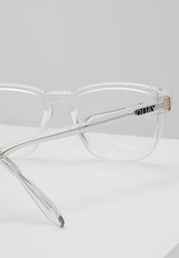 QUAY AUSTRALIA HARDWIRE  BLUE LIGHT - Lunettes de soleil - clear