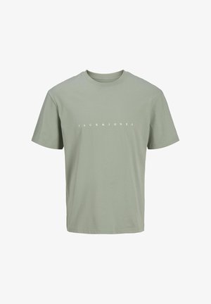 Vaalea vihreä puuvillapaita, jossa on pyöreä kaula-aukko ja lyhyet hihat. Rinnassa valkoisella painettuna teksti "JACK&JONES".