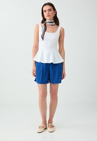 Non sélectionné, blue
