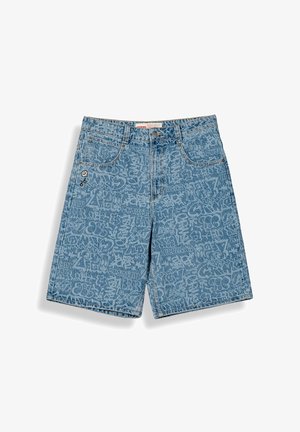 Denim shorts met een mid-lange snit, voorzien van een vervaagde blauwe all-over graffiti print en klassieke vijfzakkenstijl.