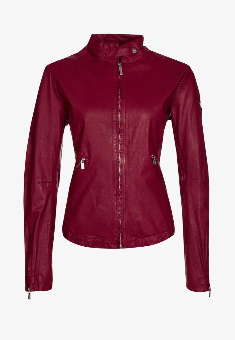 Rote Lederjacke mit Kragen, Reißverschluss vorne und seitlichen Taschen. Sanfte Textur und taillierte Passform. Verfügt über Reißverschlussmanschetten und ein Logodetail.