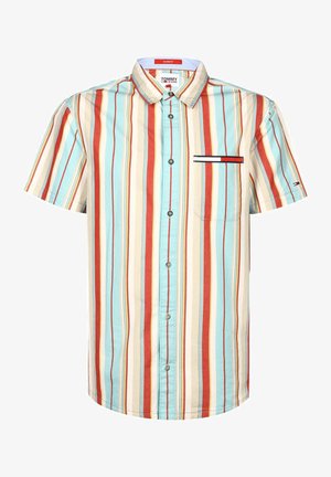 Camisa de manga corta con botones, que presenta rayas verticales en rojo, azul y beige, con un bolsillo en el lado izquierdo del pecho y acentos de ribete en contraste.