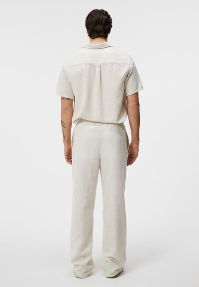 J.LINDEBERG NOAH WIDE - Trousers - 1679 safari beige
