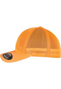 Mesh-Cap mit festem orangenem Vorderteil und Schirm. Sie hat eine strukturierte Form und einen Snapback-Verschluss, der Atmungsaktivität und eine verstellbare Passform bietet.