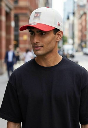 New Era, KANSAS CITY CHIEFS, beżowy