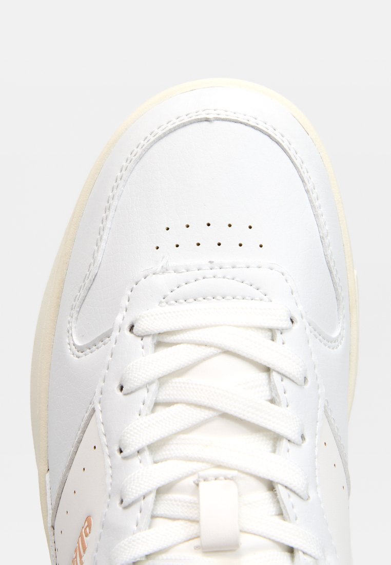 Sneaker low
