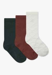 Tre paia di calze a tinta unita: verde scuro, bordeaux e bianco. La calza bianca presenta un motivo a diamante testurizzato. Tessuto morbido, design a tinta unita.