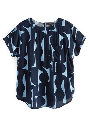 Blouse bleu marine à manches courtes avec motif géométrique abstrait bleu clair, petite poche avant, col rond et coupe décontractée.