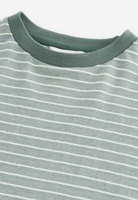 Next TEXTURED STRIPE - REGULAR FIT - Camiseta estampada - sage green