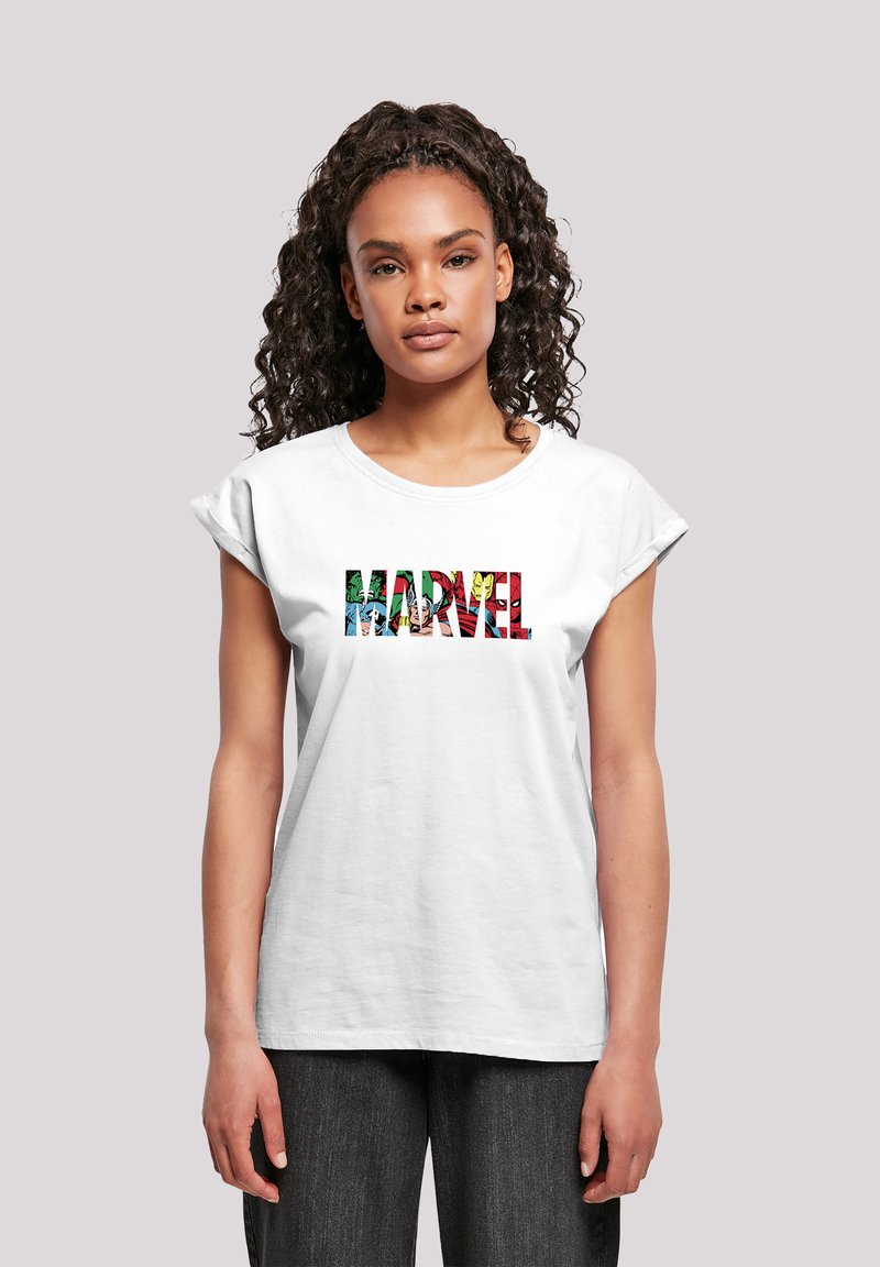 Balta īsām piedurknēm t-kreklus ar krāsainu "MARVEL" logotipu un komiksu grāmatu varoņiem. Mīksta kokvilnas audums; brīva piegriezuma.