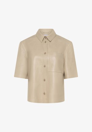 Beige, rövid ujjú bőr ing, elől gombokkal, hegyes gallérral és egyetlen mellzsebbel.