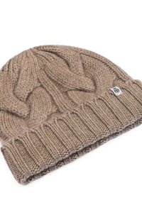 Knit beanie made of soft wool in light brown, featuring a cable pattern and a ribbed band. Small fabric label sewn at the side.