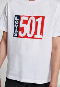 Levi's® RELAXED FIT TEE - T-shirt estampada - white