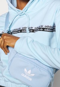 adidas Originals Luvtröja - light blue