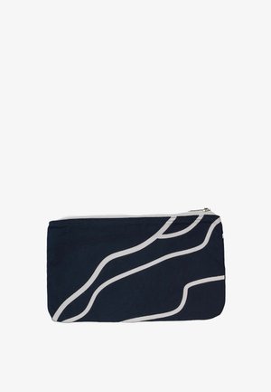 Prostokątna granatowa saszetka z białymi abstrakcyjnymi zakrzywionymi liniami i górnym zamkiem błyskawicznym.